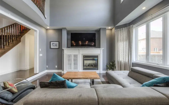 Luxury Retreat Modern Spacious 4 Bedroom Home