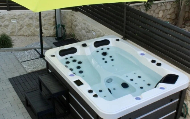 Apartment Relax with Jacuzzi & Garden