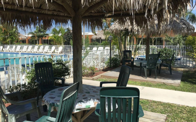 Warm Mineral Springs Motel