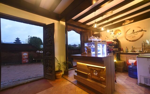 Vajra Guest House & Restaurant