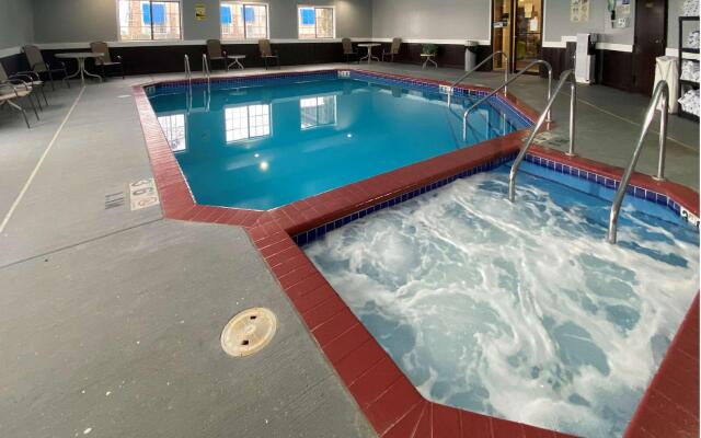 AmericInn by Wyndham Reedsburg