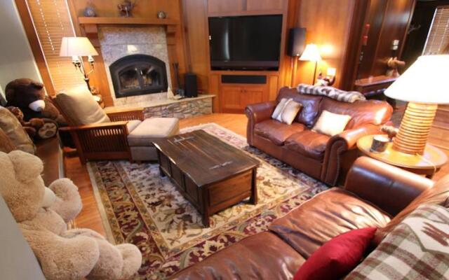 The Timbers by Mammoth Reservations