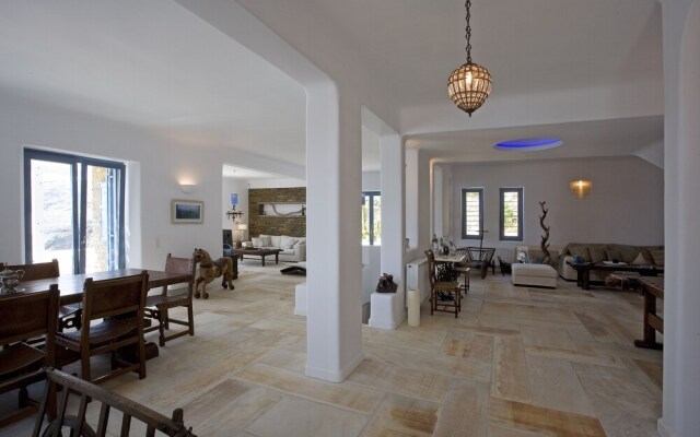 Seaside luxury villa by VillaRentalsgr