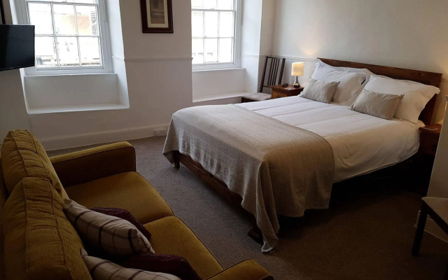 Ty Helyg Guest House