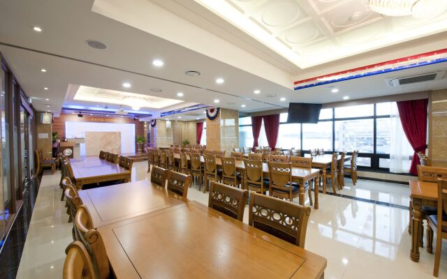 Tongyeong Anchovy tourist Hotel