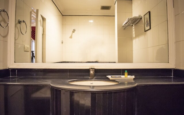 Hotel Raj International