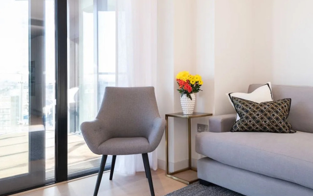 Modern Family Home close to Victoria Station