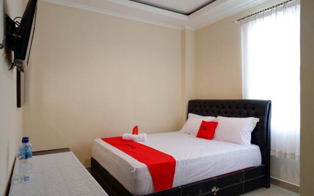 RedDoorz near Millenium Waterpark Palu