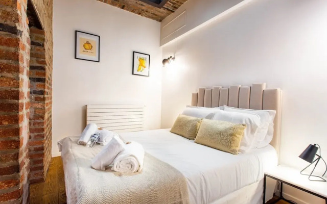 Bright Triplex - 4br/10p - Moulin Rouge