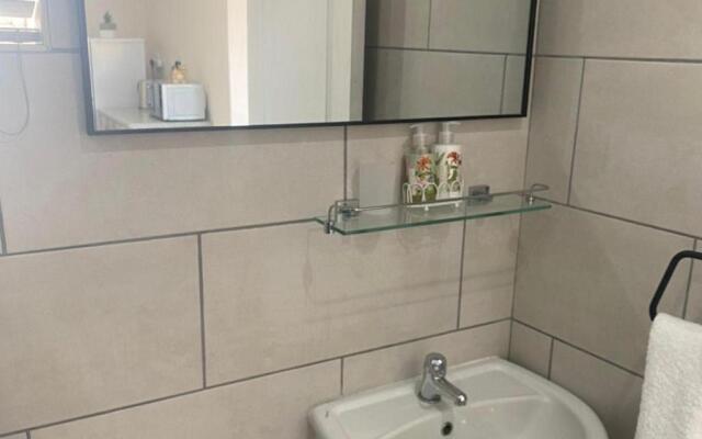 14 on Braemar Studio Apartment