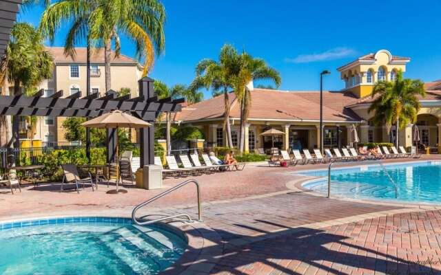 Penthouse Prize. 3 Bedroom Condo by Redawning