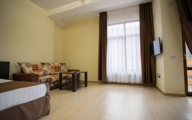 Avraam Guest House
