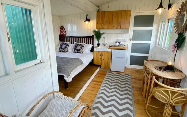 The Hide At Manton Bay Glamping Retreat