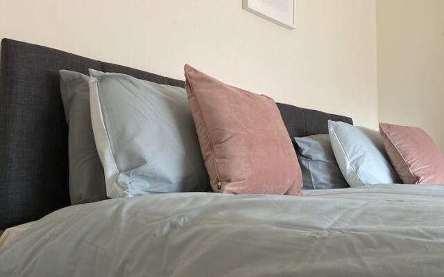 Central Location - 2 Bedroom Apartment