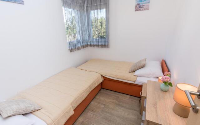 Pasko 2 modern furnished ap for 7