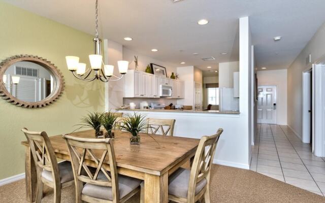 Genoa Vacation Rental: Stylish 2-BR Condo with Golf & Lake Views. Resort-Style Pool, Hot Tub, and Easy Access to Championship Golf. Minutes from Naples Beaches, 5th Avenue S, and Marco Island