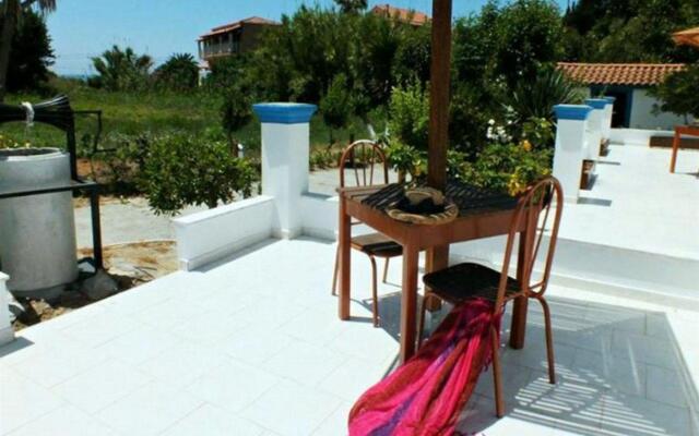 Akis Villa Studios & Apartments with Pool