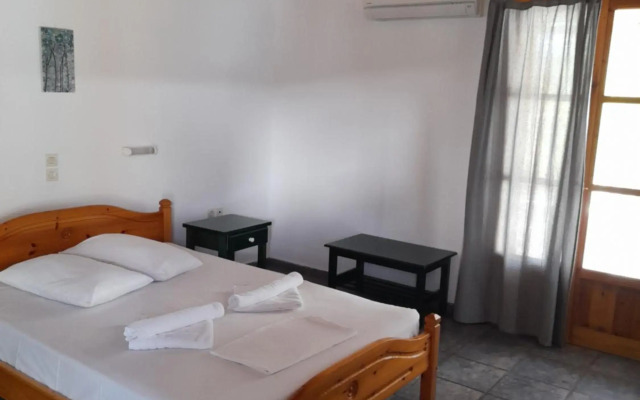 Siroco's Rooms And Studios