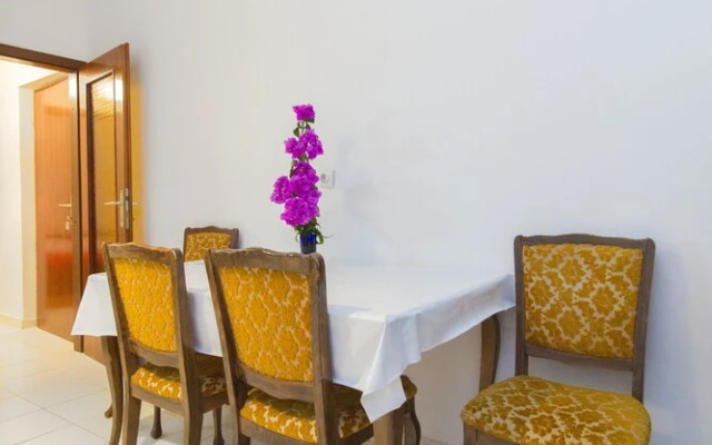 7 Olives Apartments