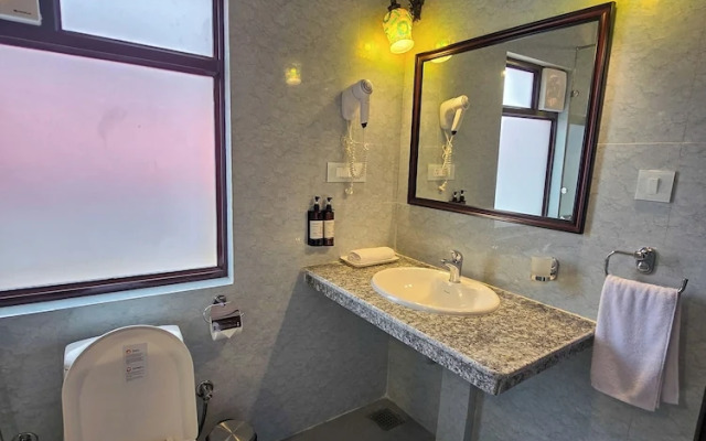 Udechee Huts Hotel