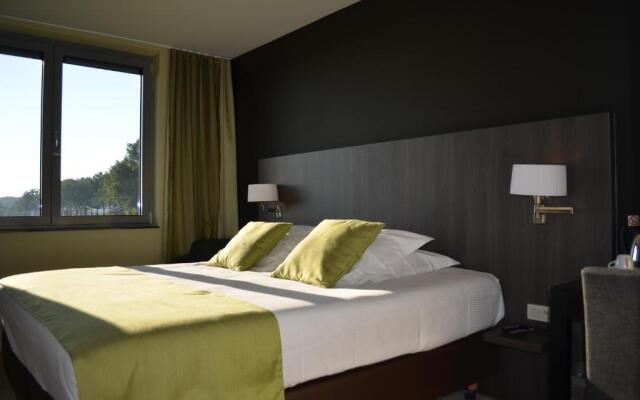 Cleythil Hotel