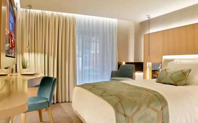 Maestral Resort & Casino