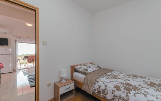 Stunning Apartment in Vir With 3 Bedrooms and Wifi