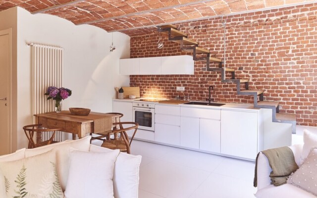 AQVAE Unconventional Country House