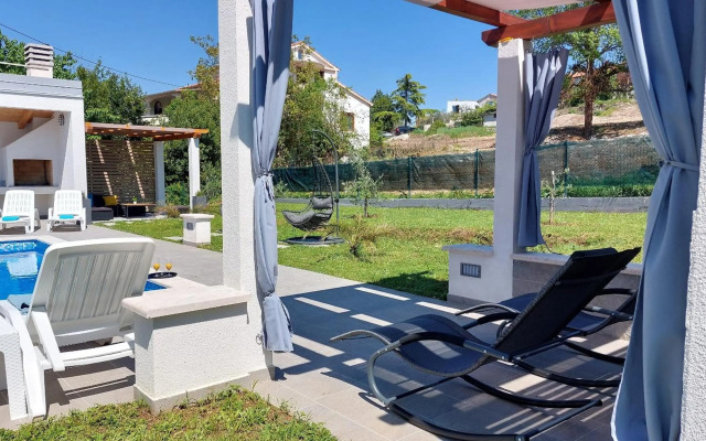 Villa Amoena with pool and sauna near Novigrad