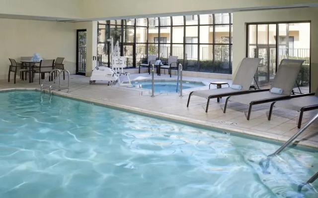 Courtyard by Marriott Milwaukee Brookfield