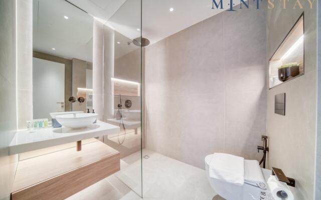 Exclusive 2BR Apt With Superb Balcony Marina Views