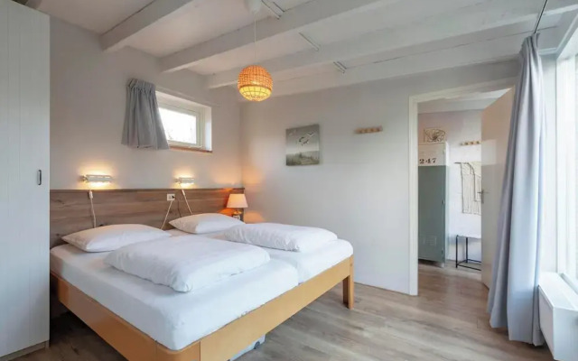 Bungalow in Sint Maartenszee Near Beach