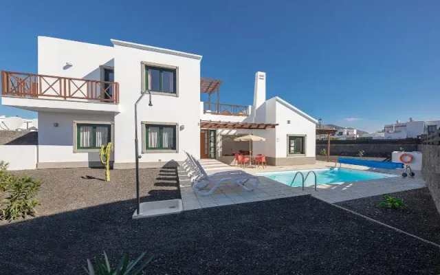 Camelot Holiday Homes by LIVVO
