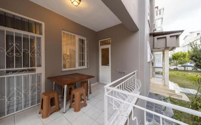 Vibrant Flat With Lovely Balcony in Muratpasa