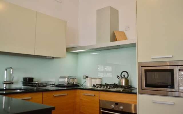 1 Bedroom Flat Next To The Meadows