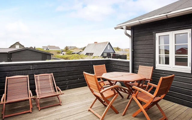 Serene Holiday Home in FanÃ¸ near Sea