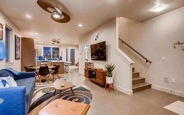 Elegant Townhome Near Old Town, Breweries and River!