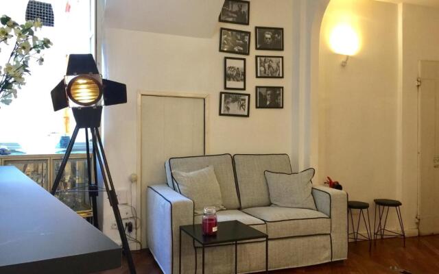 Entire flat with 6 Rooms & 6 Bathrooms, 210 SQMs at Most Historical Center with LIFT !!!