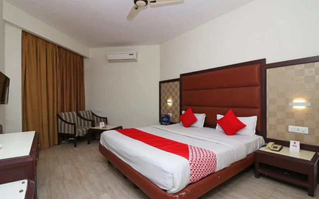 The Central Palm Hotel by OYO Rooms