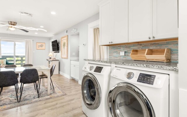 Lighthouse Point 20B