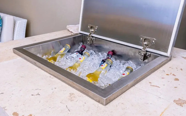 Luxury New 5 Location Pool Outdoor Kitchen