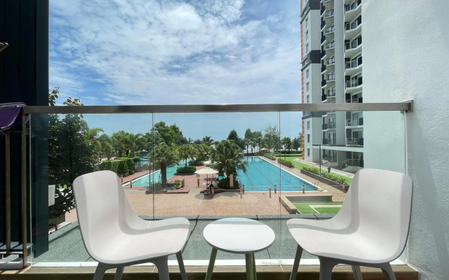 Heavenly@Timurbay - 2 Bedroom Poolfront Apartment – Outside – Balok