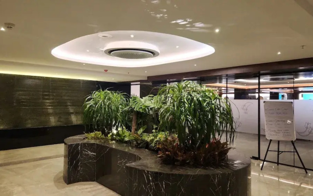 Hotel Tulips Grand