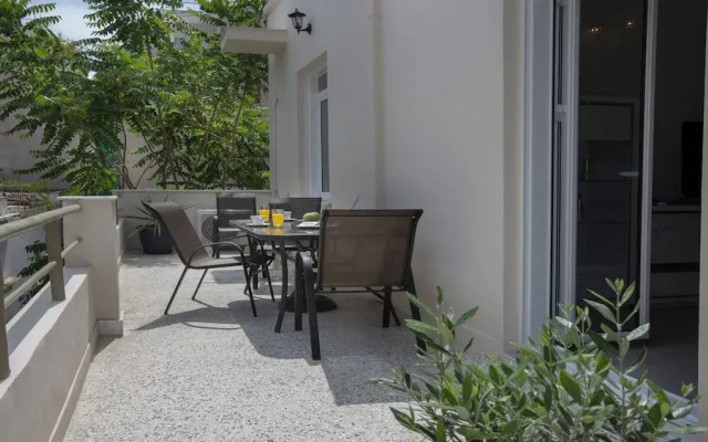 Lux 2BR Home On The Steps Of Acropolis