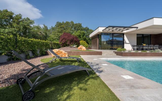 Piera in Brzac with 4 bedrooms and 4 bathrooms