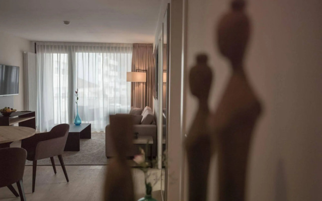 SUYTES Business Studios