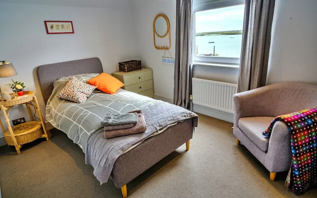 Apartment in Burnham With River Views