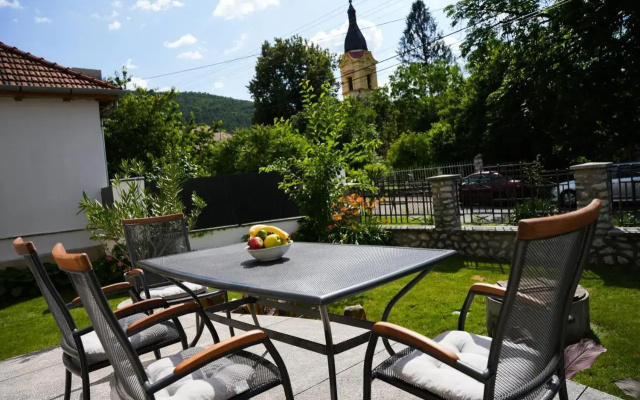 Varkert Deluxe Apartmanhaz
