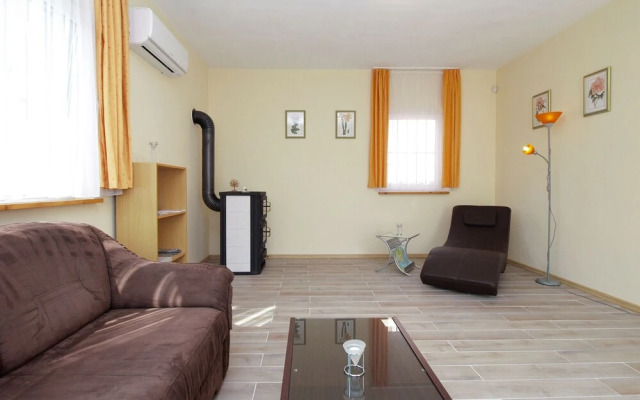 Apartment 1840