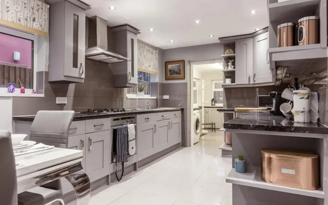 North Central London House/ Sleeps8/garden/wifi
